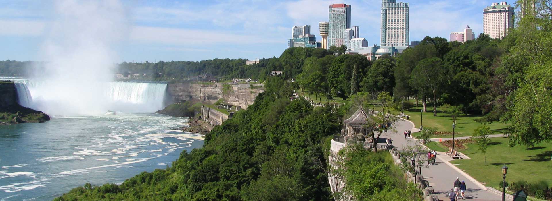 Tour of Niagara Falls with cruise and optional buffet lunch