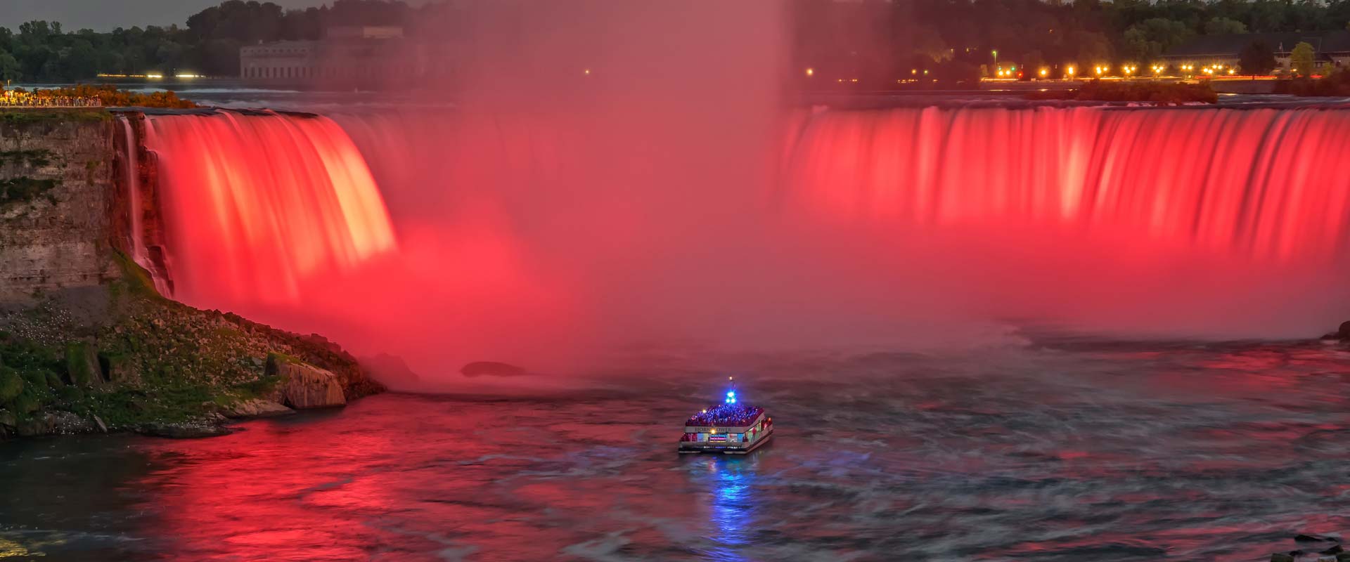 Niagara Falls Day and Evening Tour from Toronto