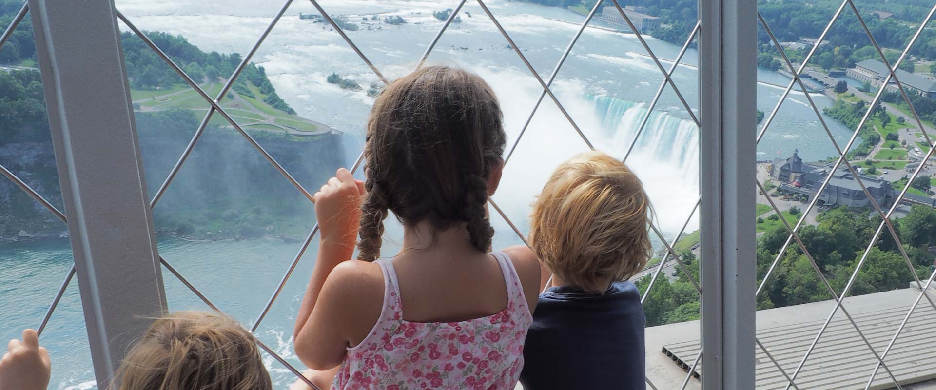 Toronto to Niagara Falls Sightseeing Tours - Family Packages