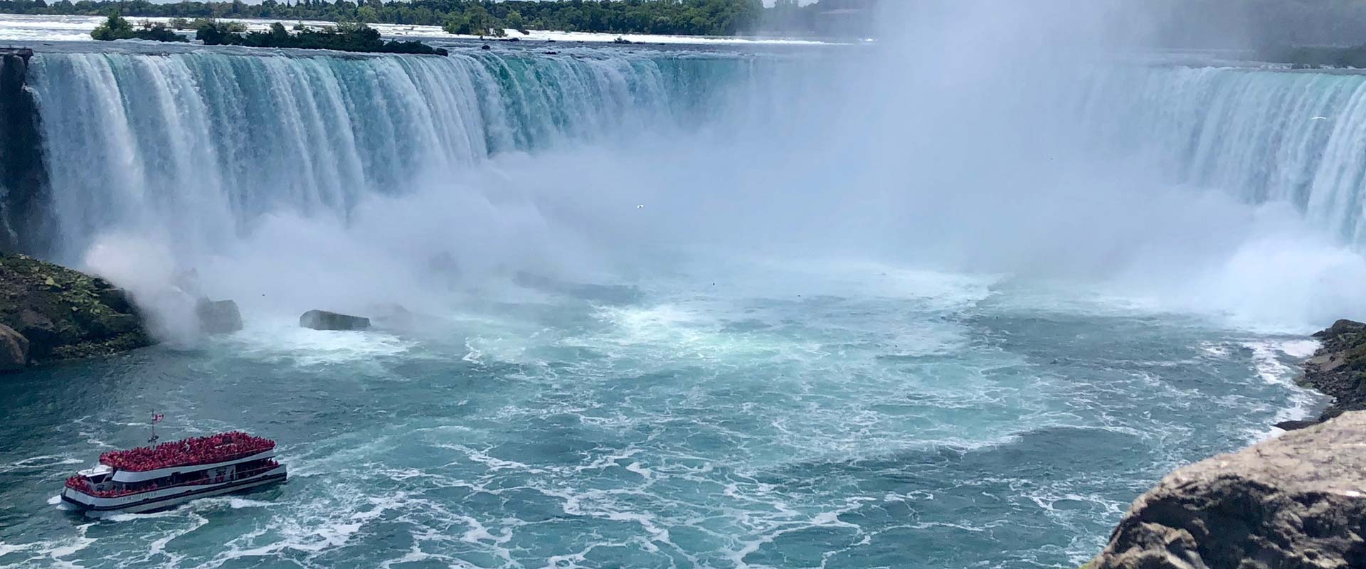 A Niagara Falls Tour with Lunch and Boat Cruise