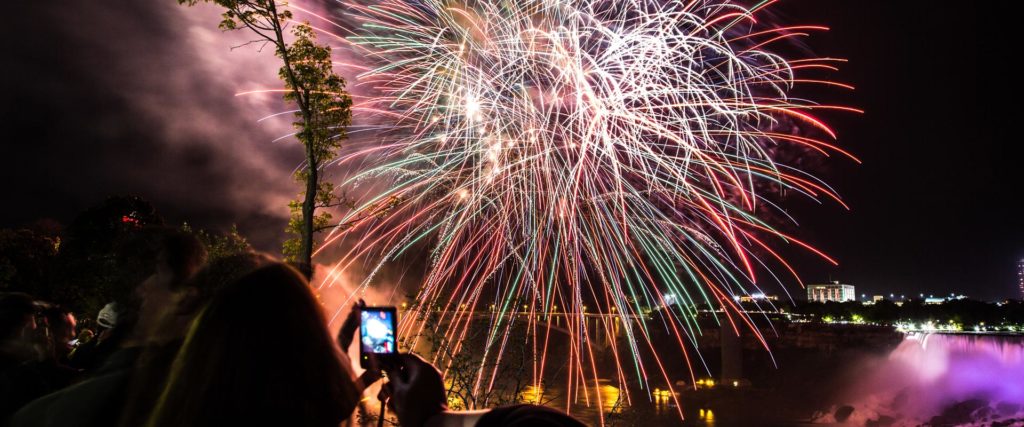 niagara-falls-fireworks-tour-from-toronto