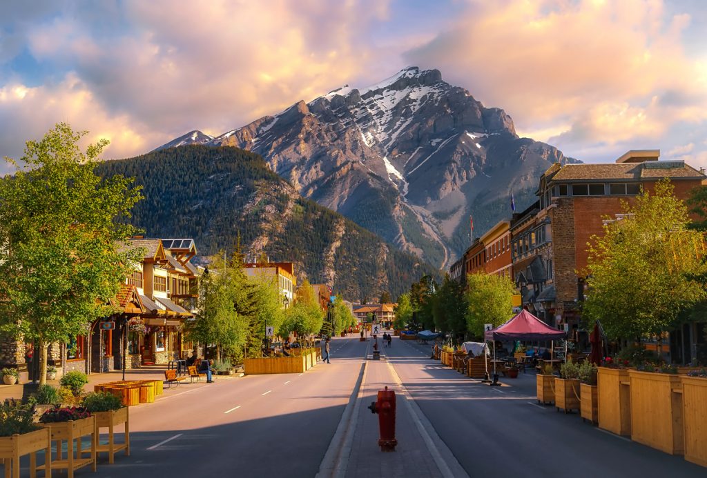 Banff Travel Guide: Explore the Natural Beauty of Banff National Park